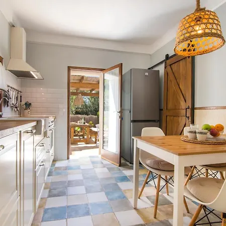 Casa Azul Stylish House For 4 Adults And 1 Child In