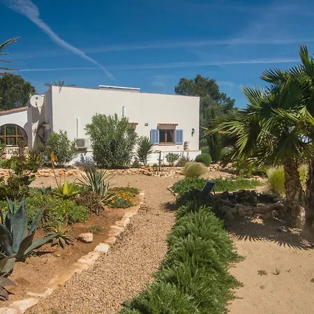 Casa Azul Stylish House For 4 Adults And 1 Child In Cala Llombards